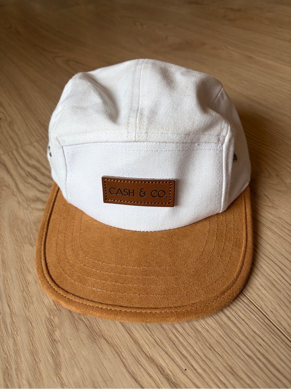 Cash & Co White and Tan Hat